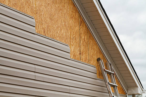 Professional Wood Siding technician working in Uniondale, NY